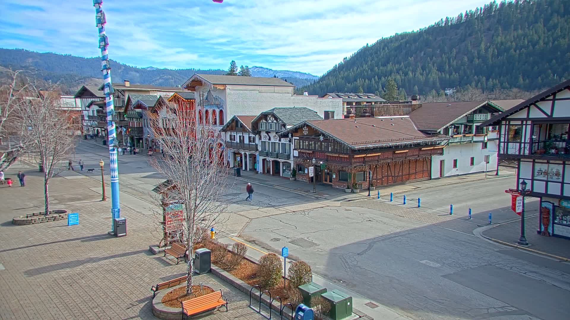 Leavenworth Village 801 Font St.  Walking Street View Live Cam - Leavenworth, Chelan, Washington, USA