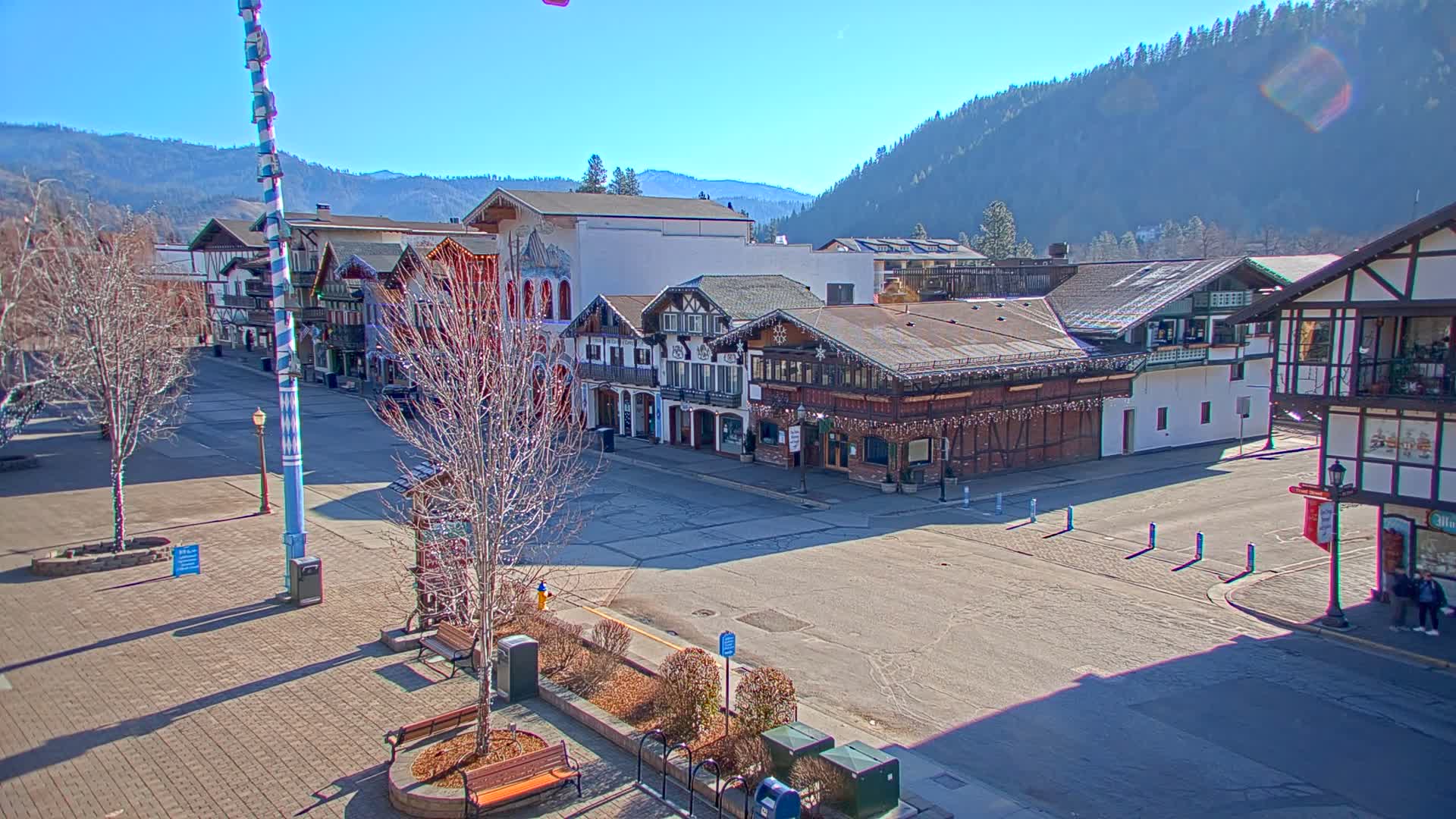 Leavenworth Village 801 Font St.  Walking Street View Live Cam - Leavenworth, Chelan, Washington, USA