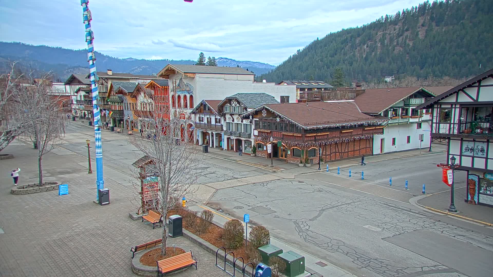 Leavenworth Village 801 Font St.  Walking Street View Live Cam - Leavenworth, Chelan, Washington, USA