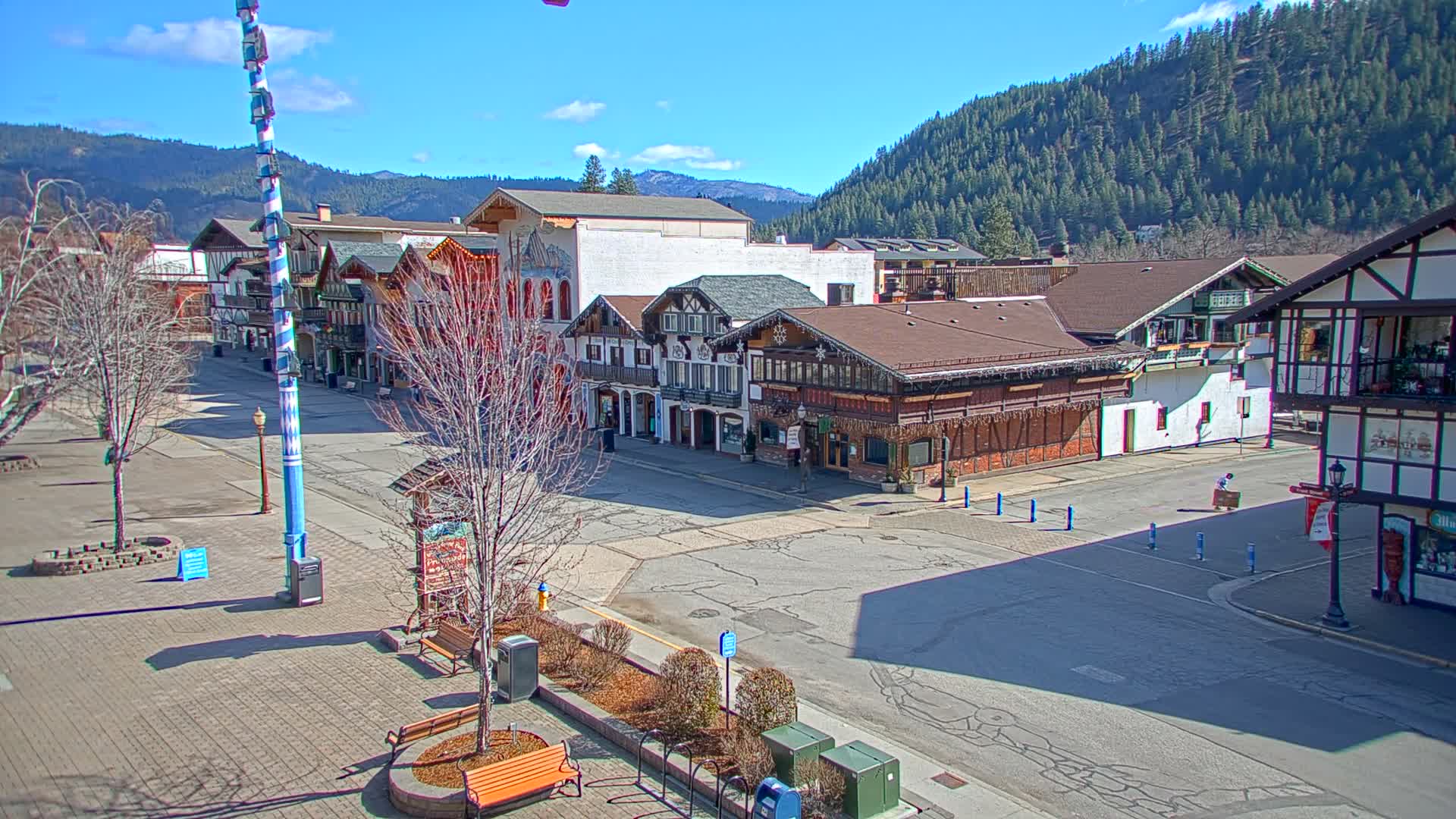Leavenworth Village 801 Font St.  Walking Street View Live Cam - Leavenworth, Chelan, Washington, USA