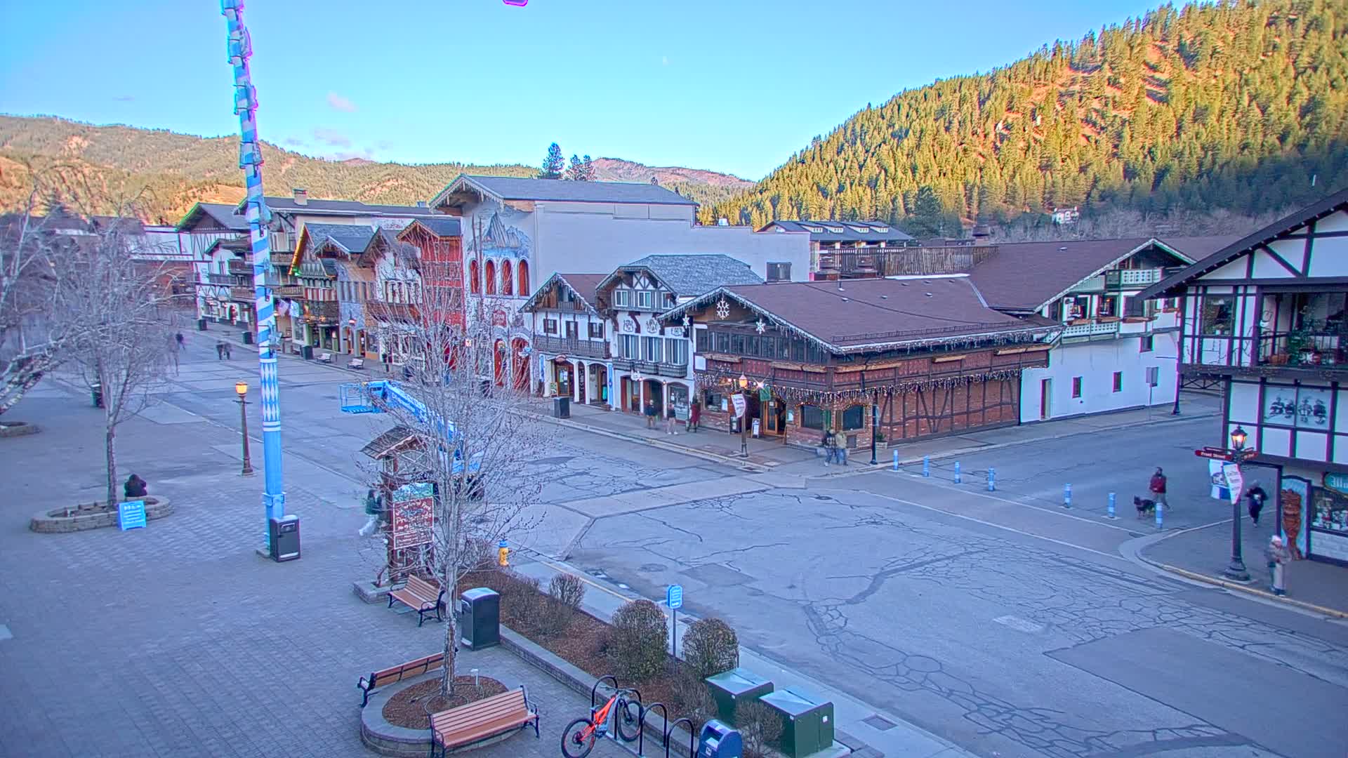 Leavenworth Village 801 Font St.  Walking Street View Live Cam - Leavenworth, Chelan, Washington, USA