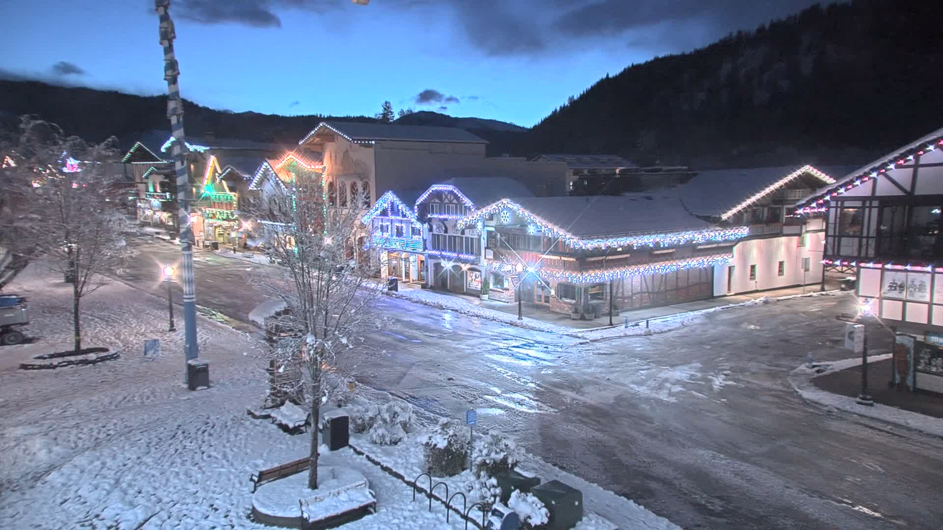 Leavenworth Village 801 Font St.  Walking Street View Live Cam - Leavenworth, Chelan, Washington, USA