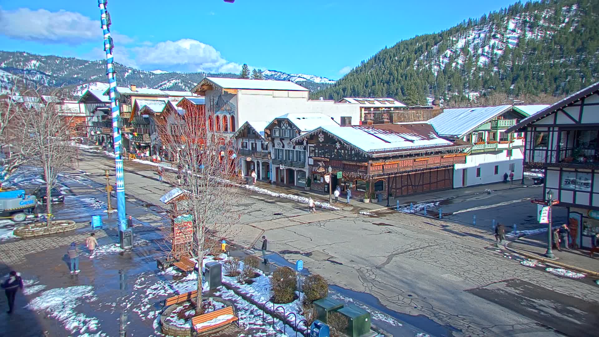 Leavenworth Village 801 Font St.  Walking Street View Live Cam - Leavenworth, Chelan, Washington, USA
