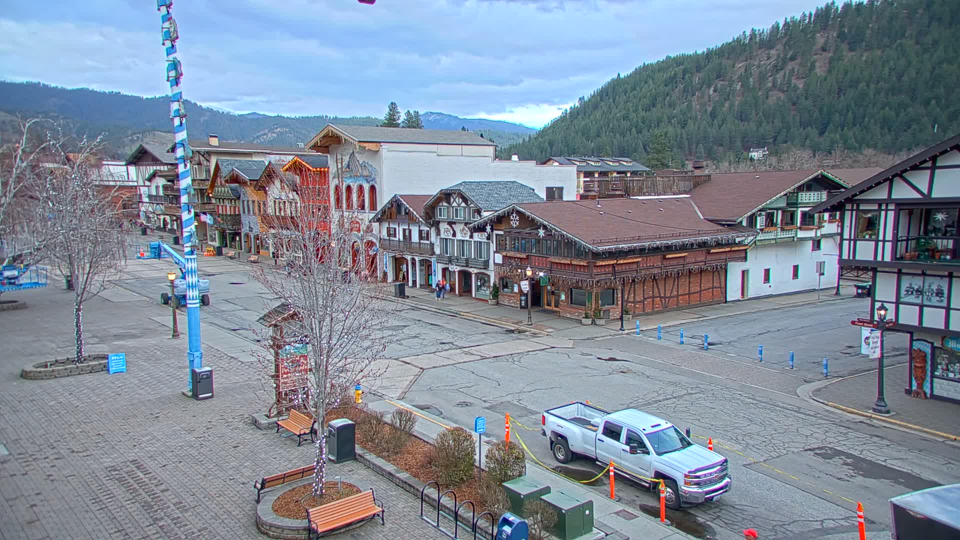 Leavenworth Village 801 Font St.  Walking Street View Live Cam - Leavenworth, Chelan, Washington, USA