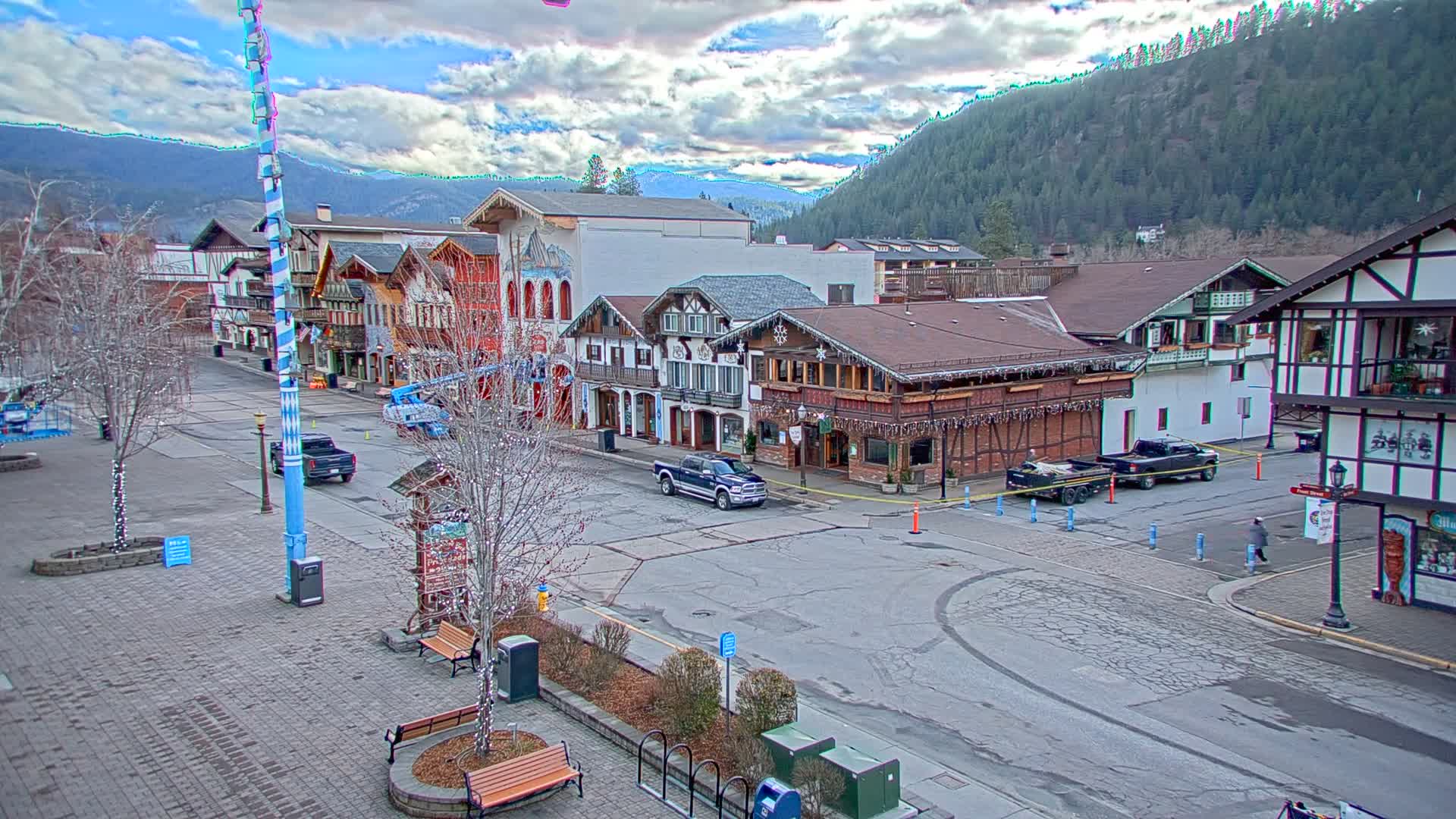 Leavenworth Village 801 Font St.  Walking Street View Live Cam - Leavenworth, Chelan, Washington, USA