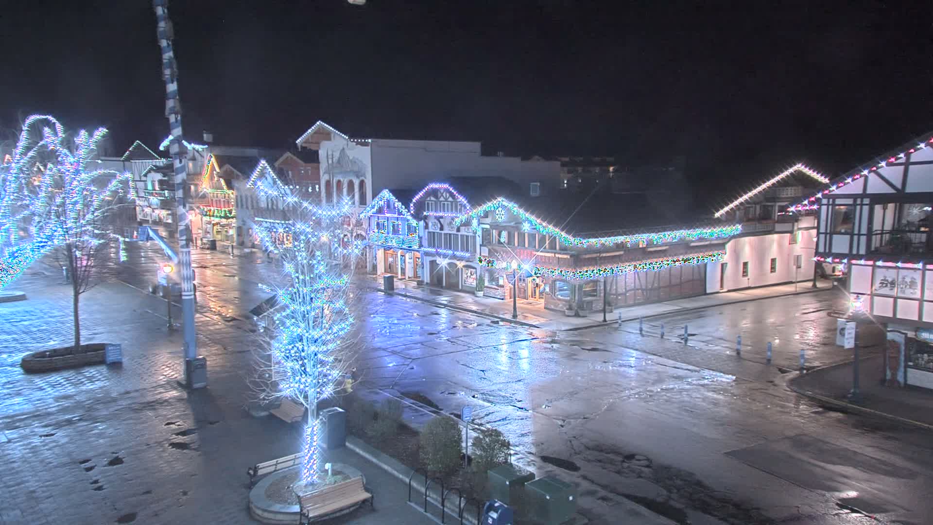 Leavenworth Village 801 Font St.  Walking Street View Live Cam - Leavenworth, Chelan, Washington, USA