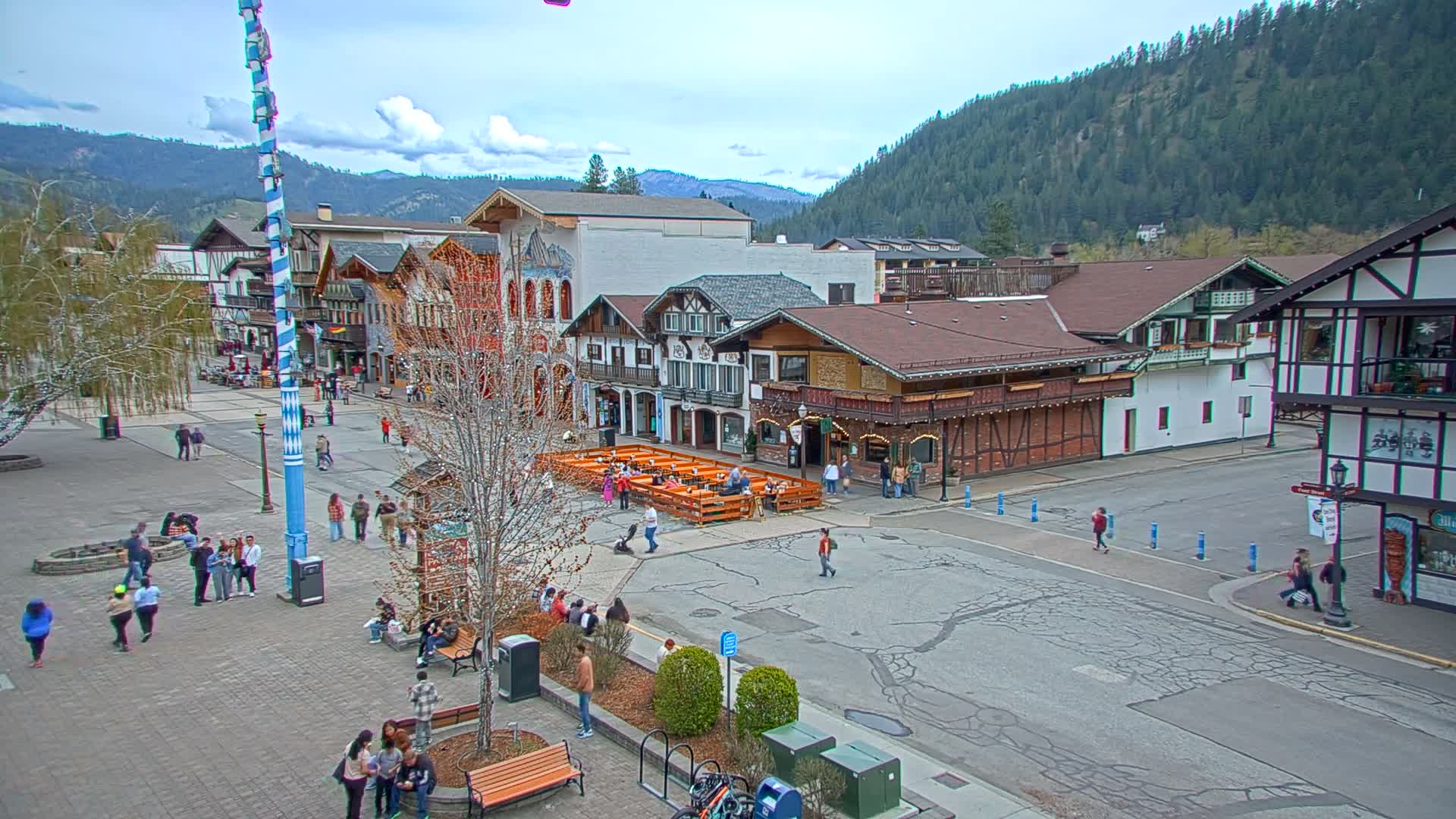 Leavenworth Village 801 Font St.  Walking Street View Live Cam - Leavenworth, Chelan, Washington, USA