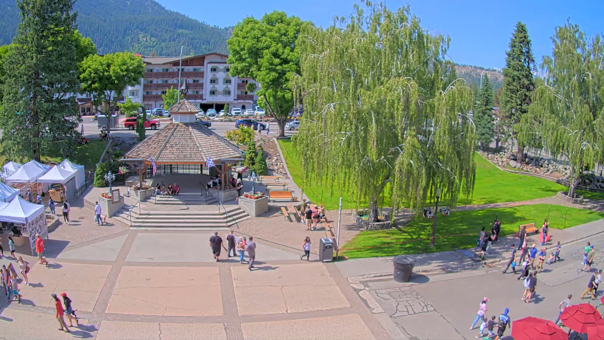 Leavenworth Village Front Street Park  Live Cam - Leavenworth, Chelan, Washington, USA