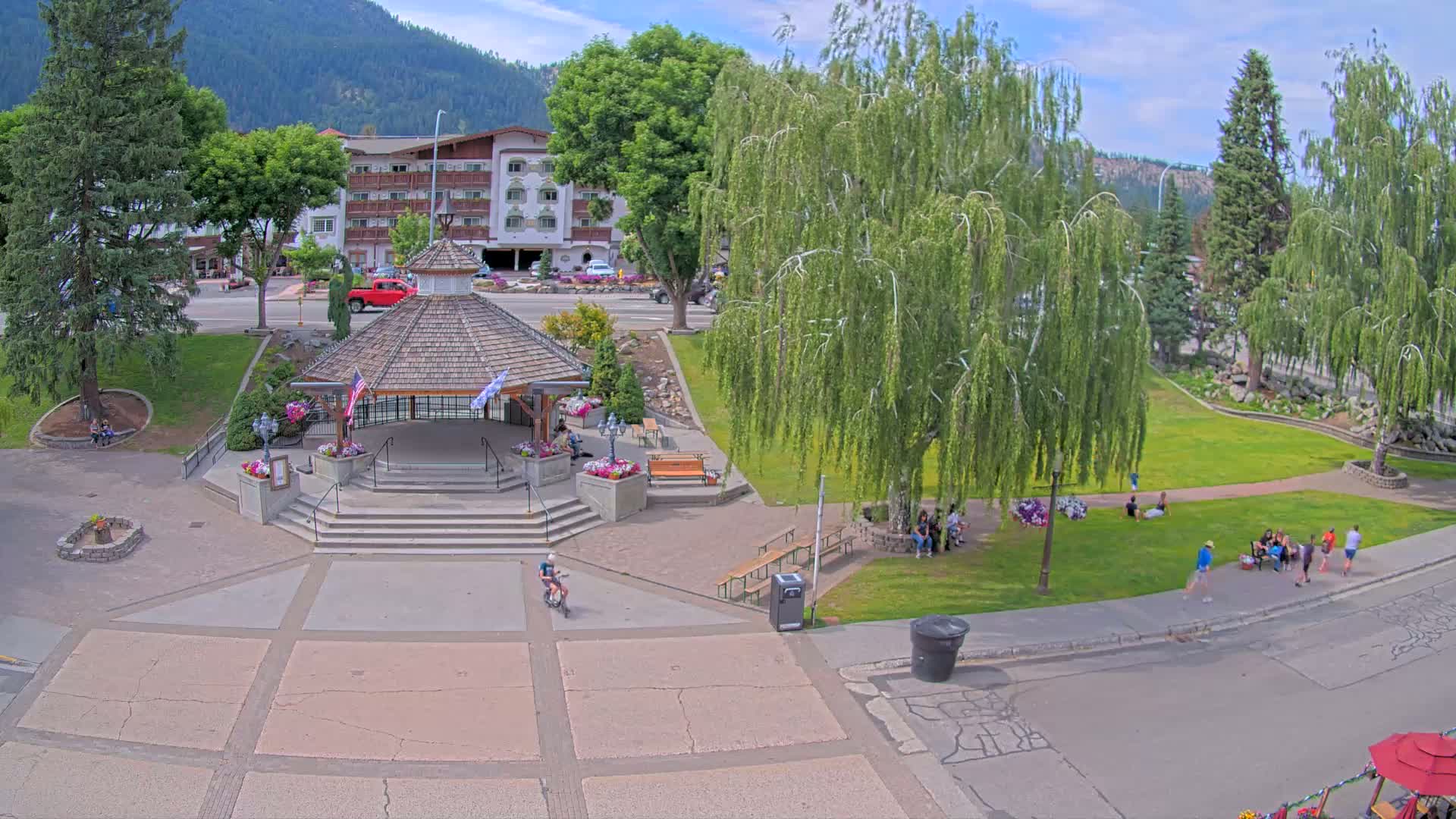 Leavenworth Village Front Street Park  Live Cam - Leavenworth, Chelan, Washington, USA