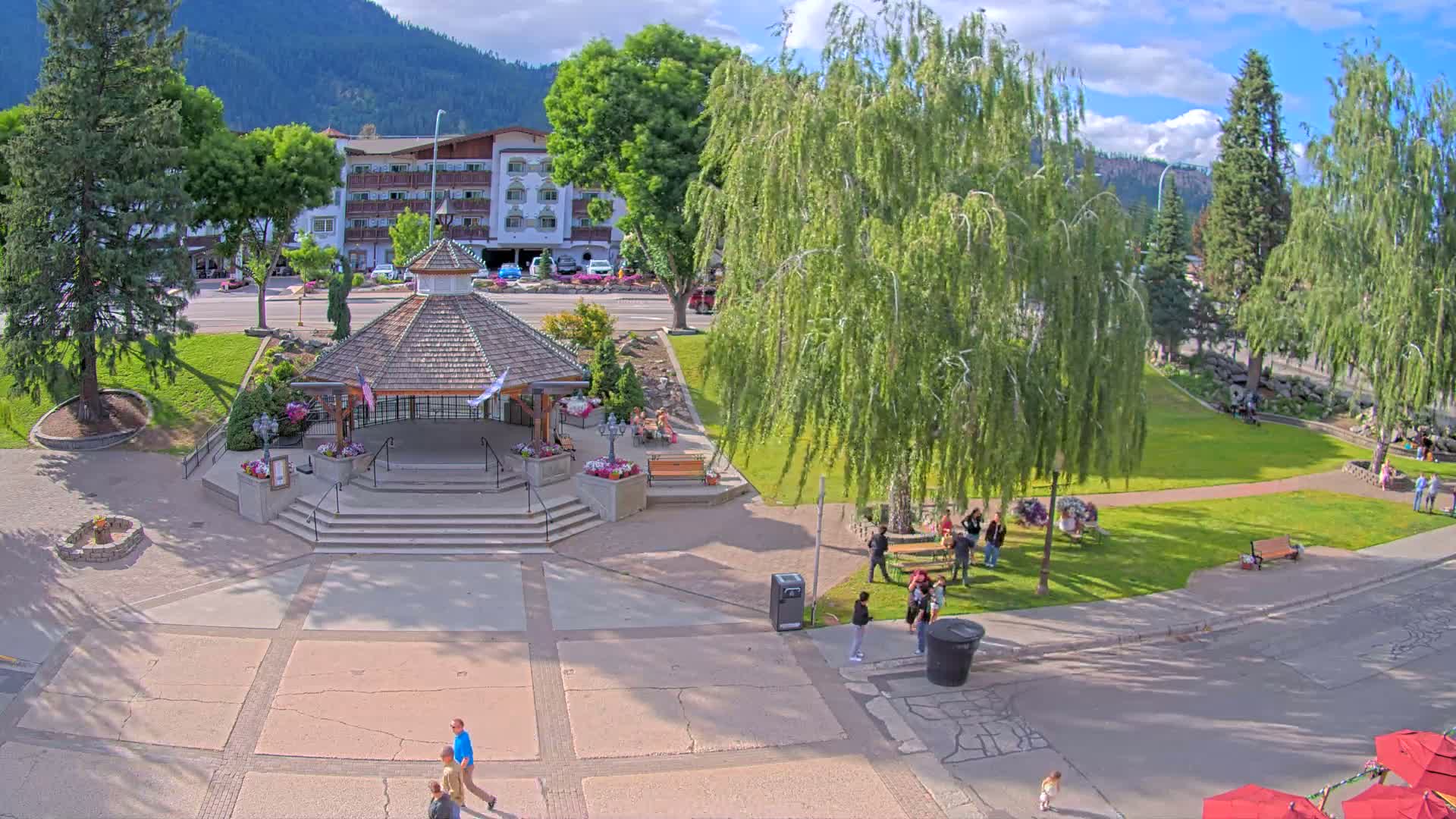 Leavenworth Village Front Street Park  Live Cam - Leavenworth, Chelan, Washington, USA