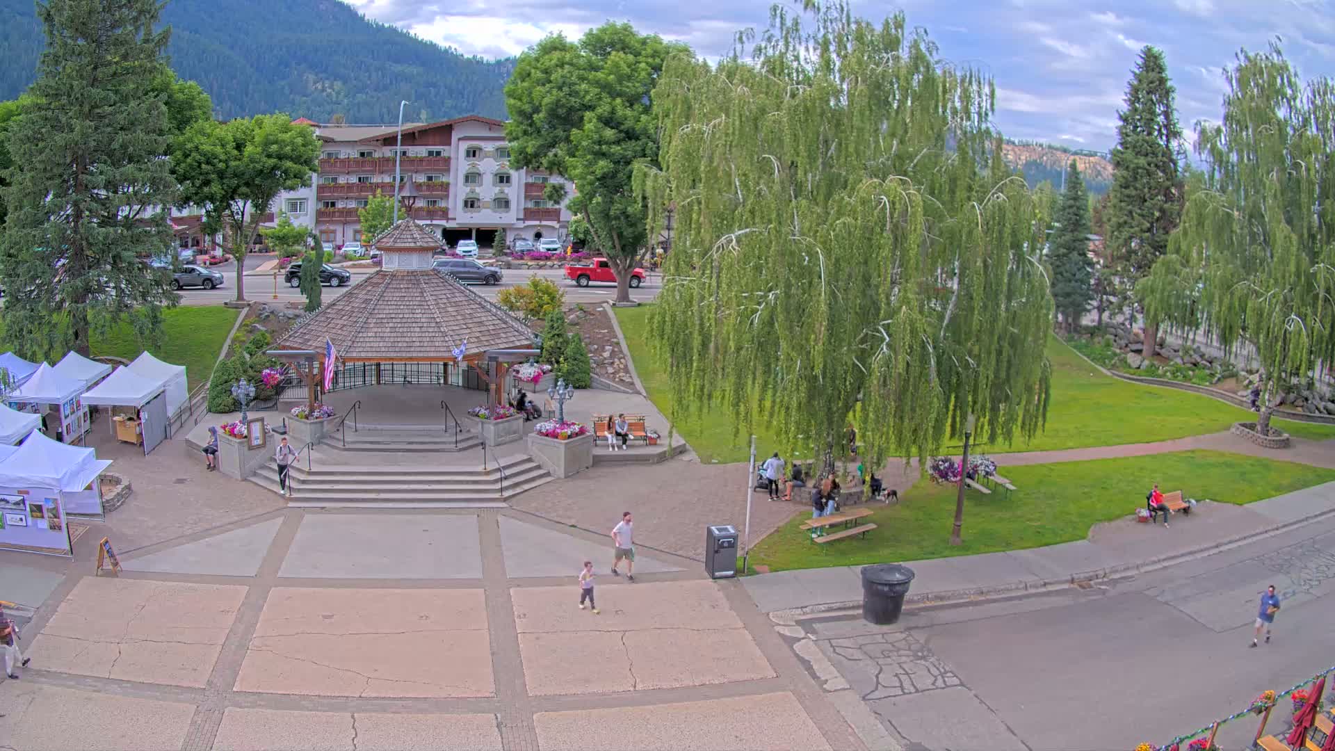 Leavenworth Village Front Street Park  Live Cam - Leavenworth, Chelan, Washington, USA