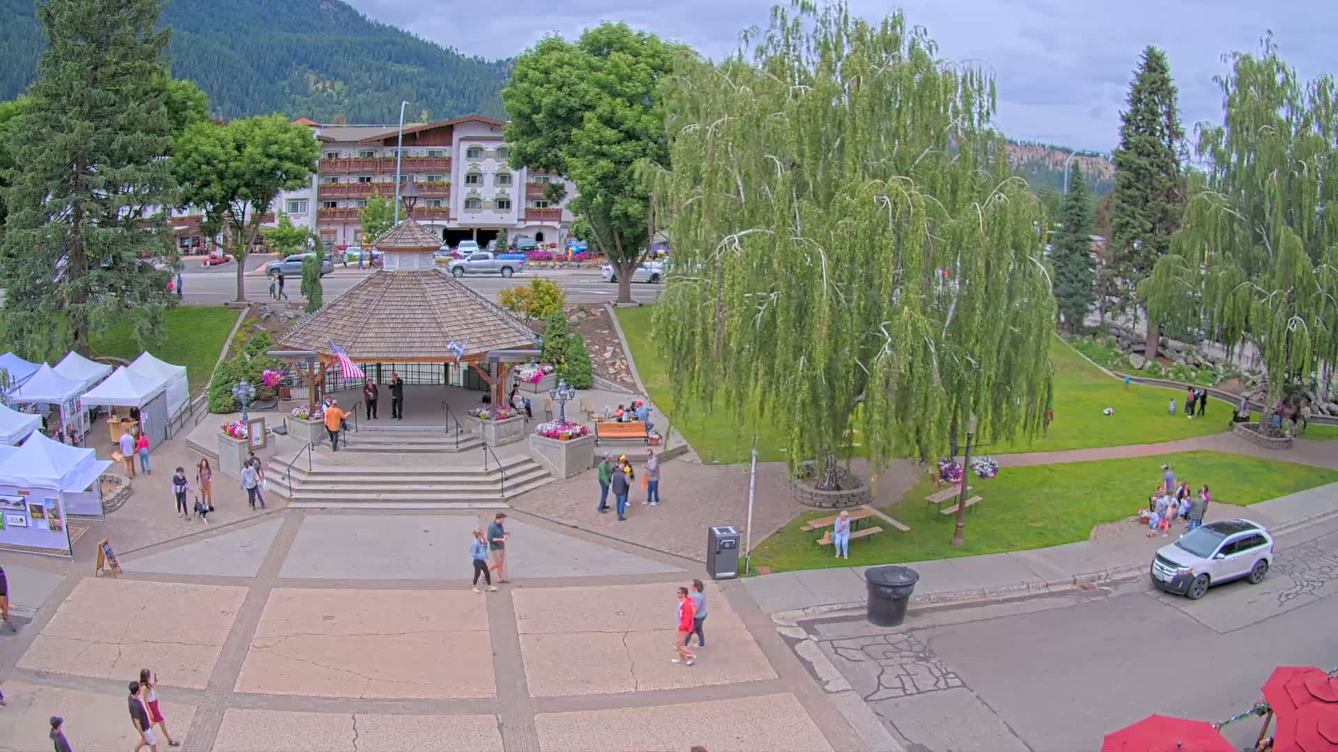 Leavenworth Village Front Street Park  Live Cam - Leavenworth, Chelan, Washington, USA