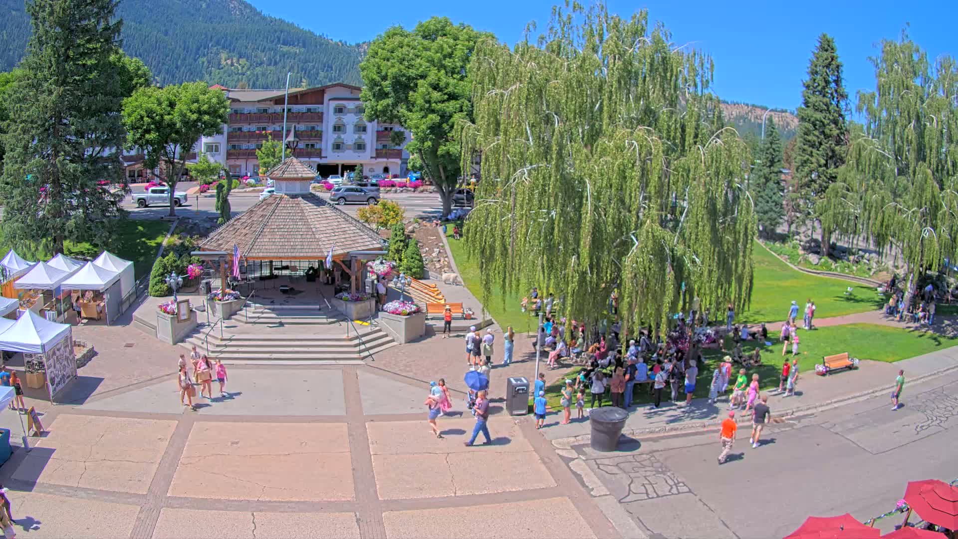 Leavenworth Village Front Street Park  Live Cam - Leavenworth, Chelan, Washington, USA