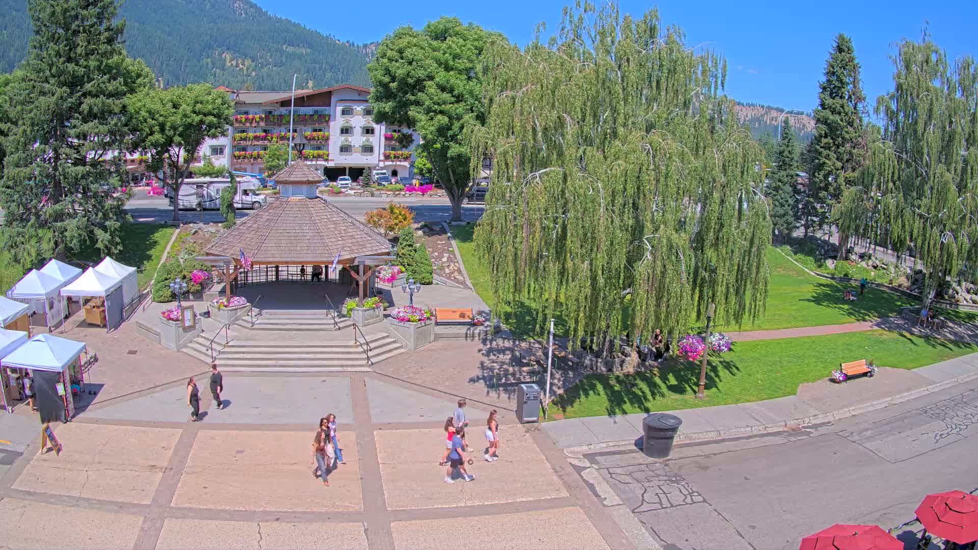Leavenworth Village Front Street Park  Live Cam - Leavenworth, Chelan, Washington, USA