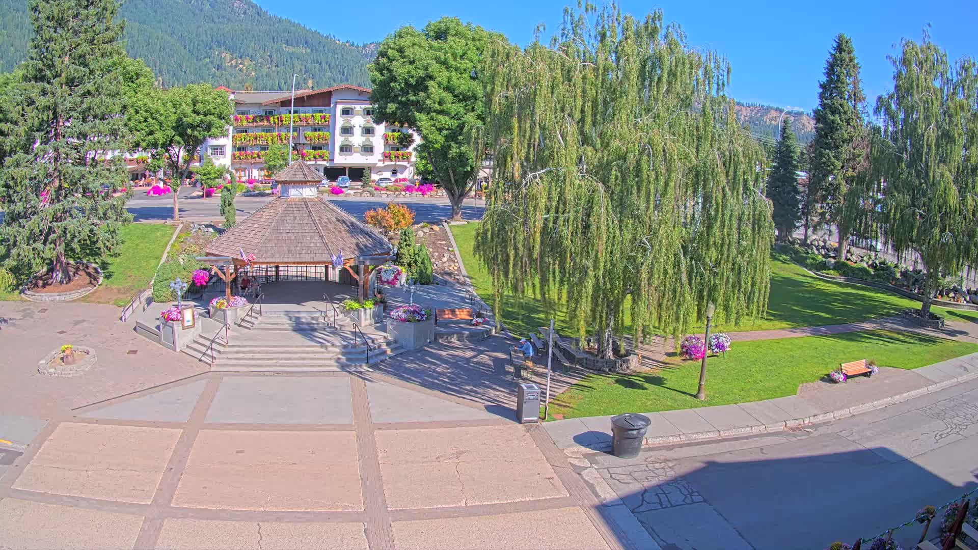 Leavenworth Village Front Street Park  Live Cam - Leavenworth, Chelan, Washington, USA