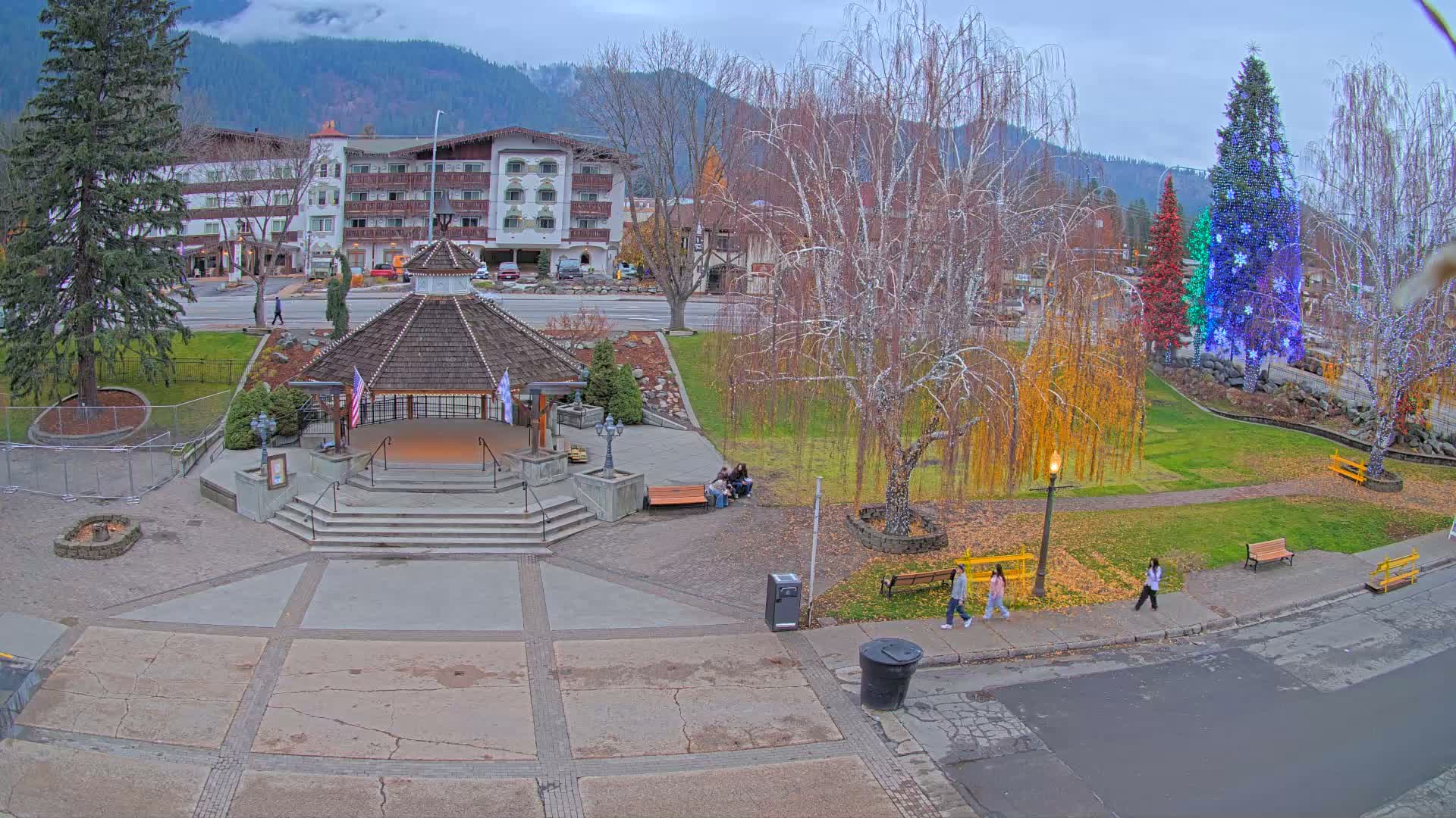 Leavenworth Village Front Street Park  Live Cam - Leavenworth, Chelan, Washington, USA