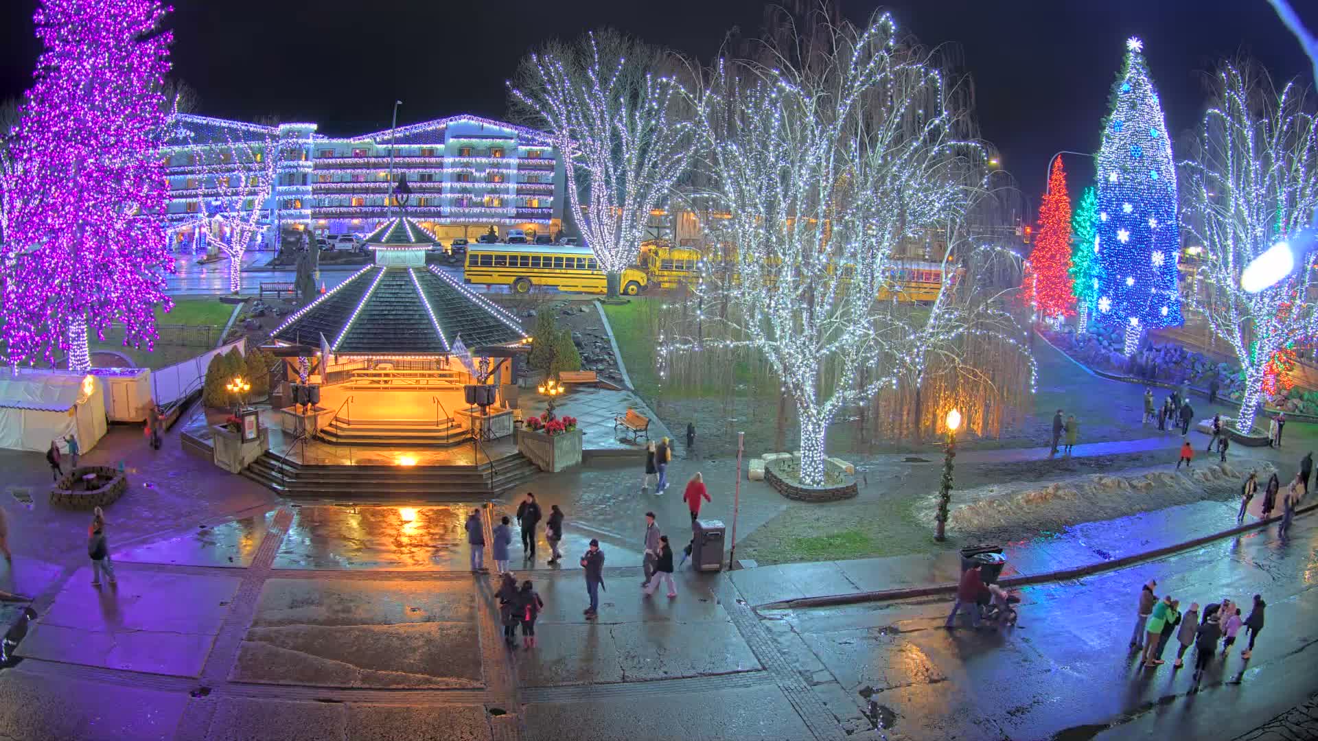 Leavenworth Village Front Street Park  Live Cam - Leavenworth, Chelan, Washington, USA