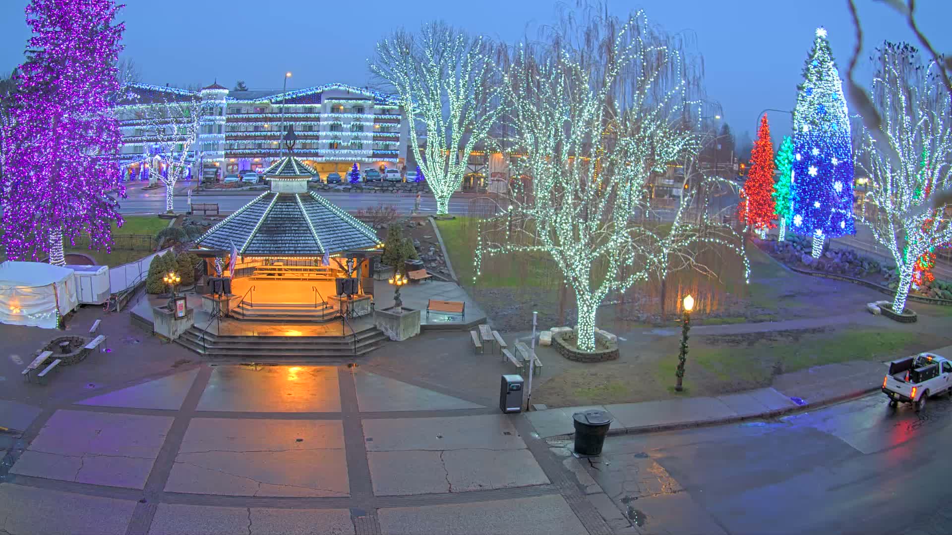 Leavenworth Village Front Street Park  Live Cam - Leavenworth, Chelan, Washington, USA