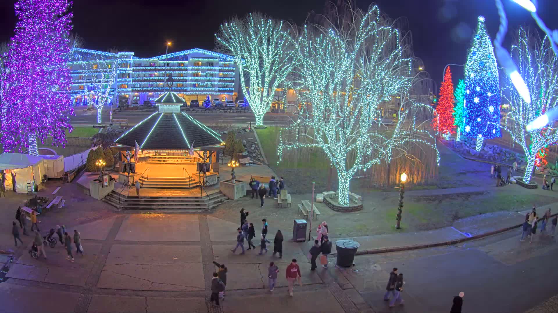 Leavenworth Village Front Street Park  Live Cam - Leavenworth, Chelan, Washington, USA