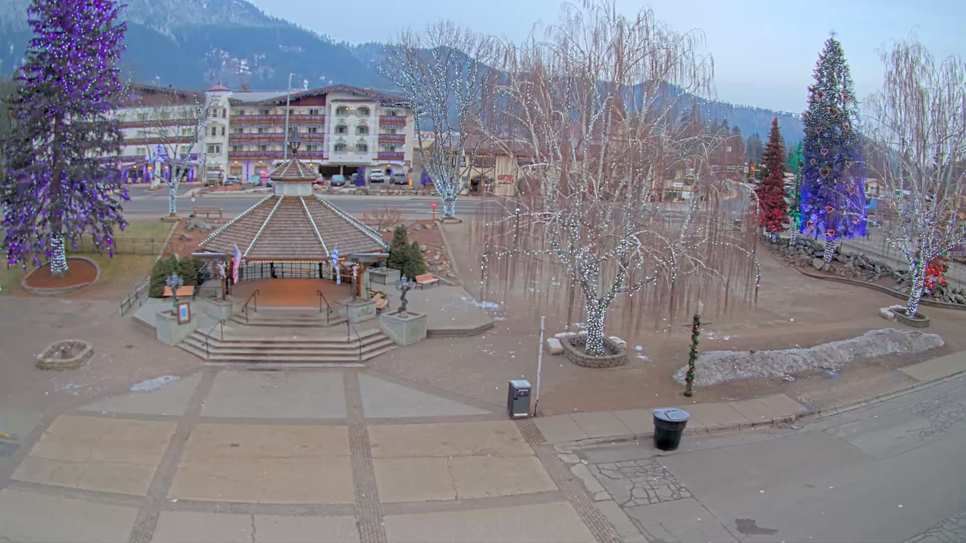 Leavenworth Village Front Street Park  Live Cam - Leavenworth, Chelan, Washington, USA