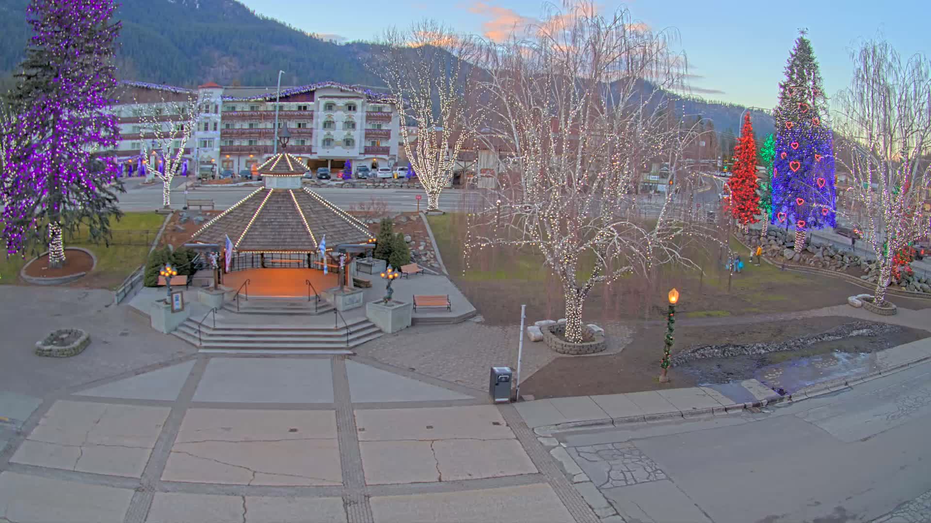 Leavenworth Village Front Street Park  Live Cam - Leavenworth, Chelan, Washington, USA