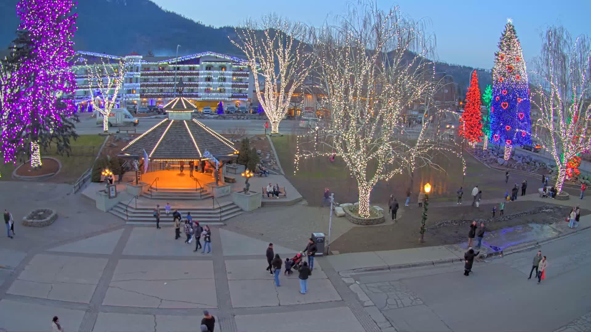 Leavenworth Village Front Street Park  Live Cam - Leavenworth, Chelan, Washington, USA