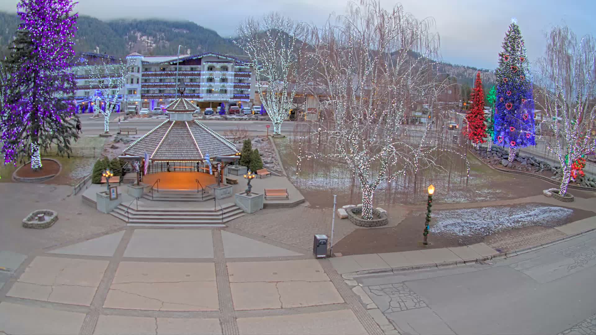 Leavenworth Village Front Street Park  Live Cam - Leavenworth, Chelan, Washington, USA