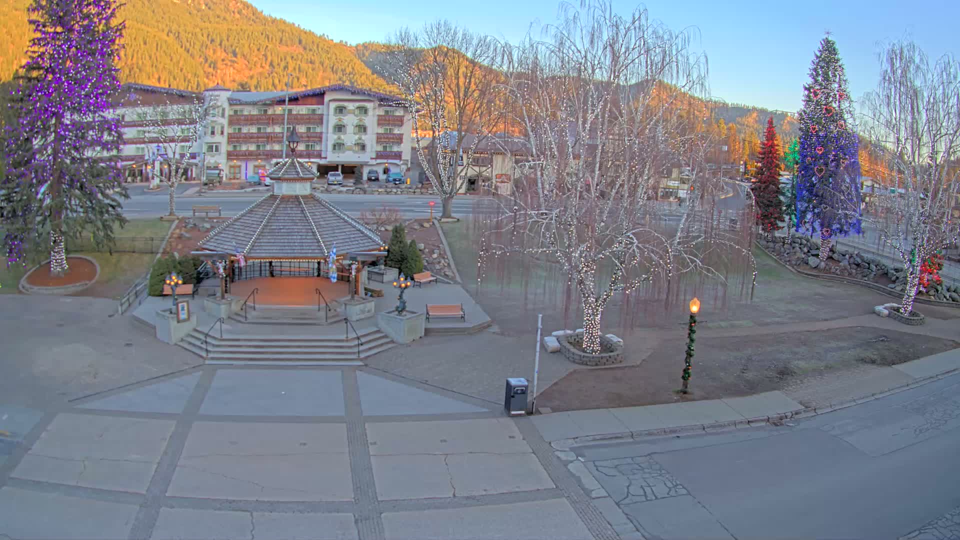 Leavenworth Village Front Street Park  Live Cam - Leavenworth, Chelan, Washington, USA