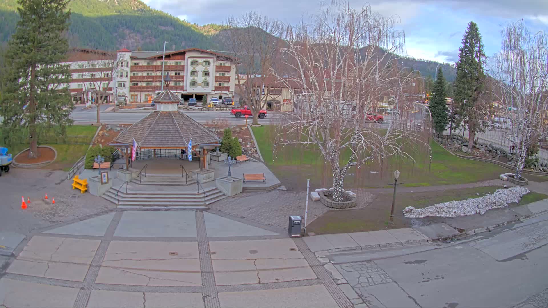 Leavenworth Village Front Street Park  Live Cam - Leavenworth, Chelan, Washington, USA