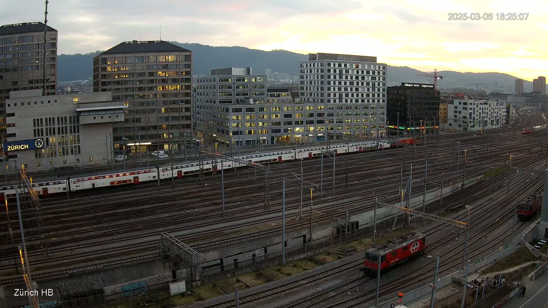 Zurich City & Zürich HB Main Train Station Live Cam - (Kreis 4)Aussersihl, Zurich, Switzerland