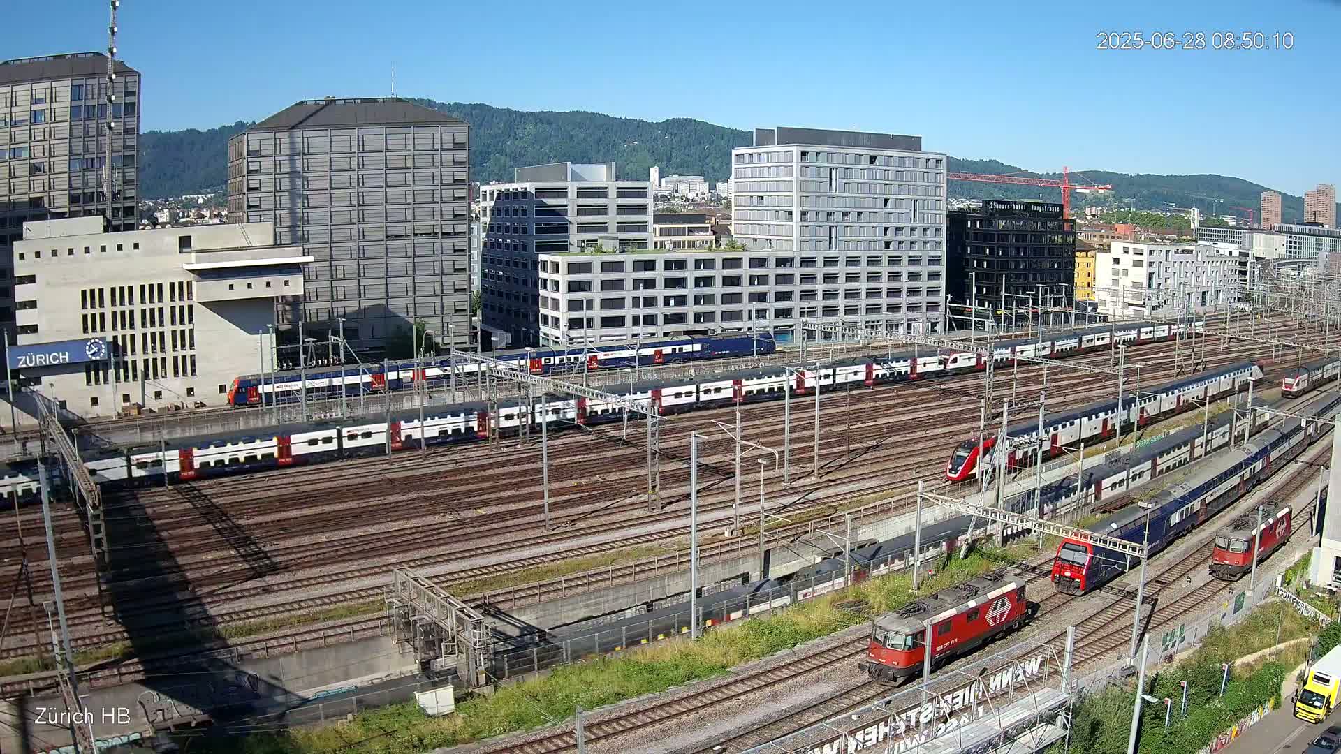 Zurich City & Zürich HB Main Train Station Live Cam - (Kreis 4)Aussersihl, Zurich, Switzerland
