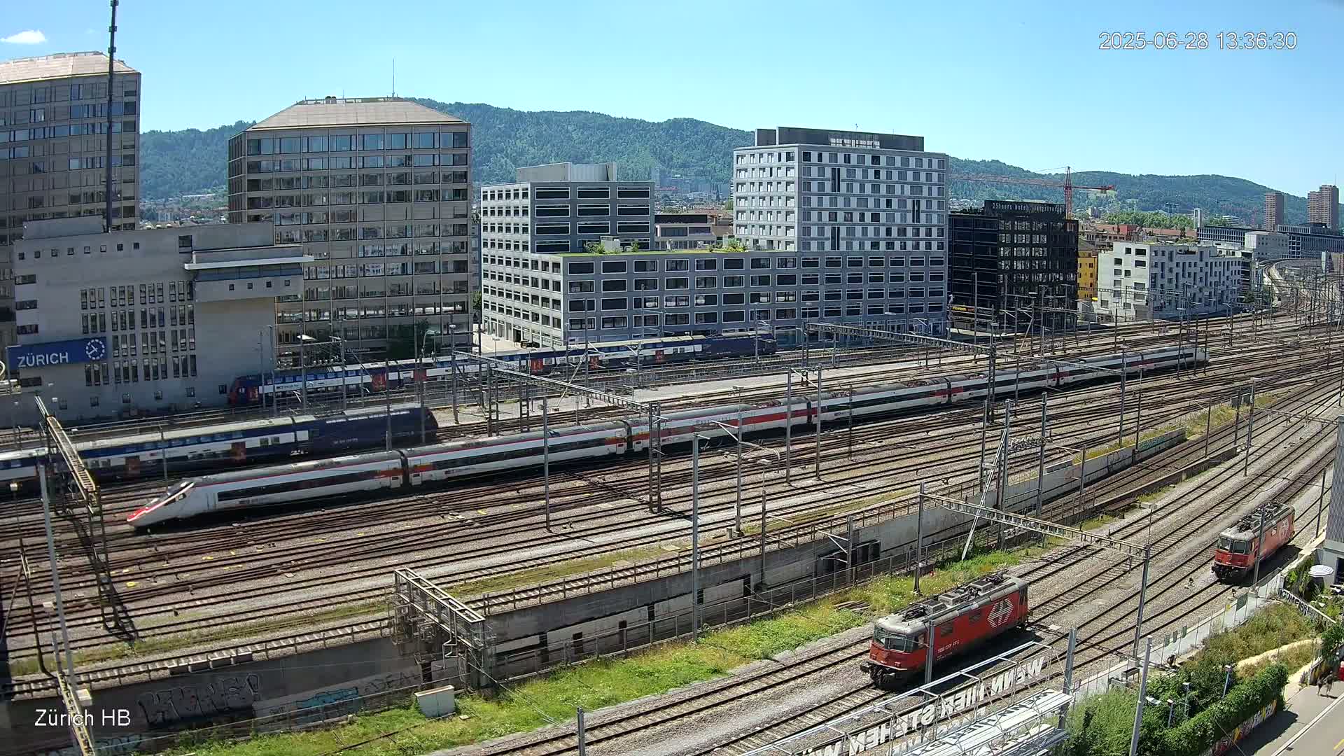 Zurich City & Zürich HB Main Train Station Live Cam - (Kreis 4)Aussersihl, Zurich, Switzerland