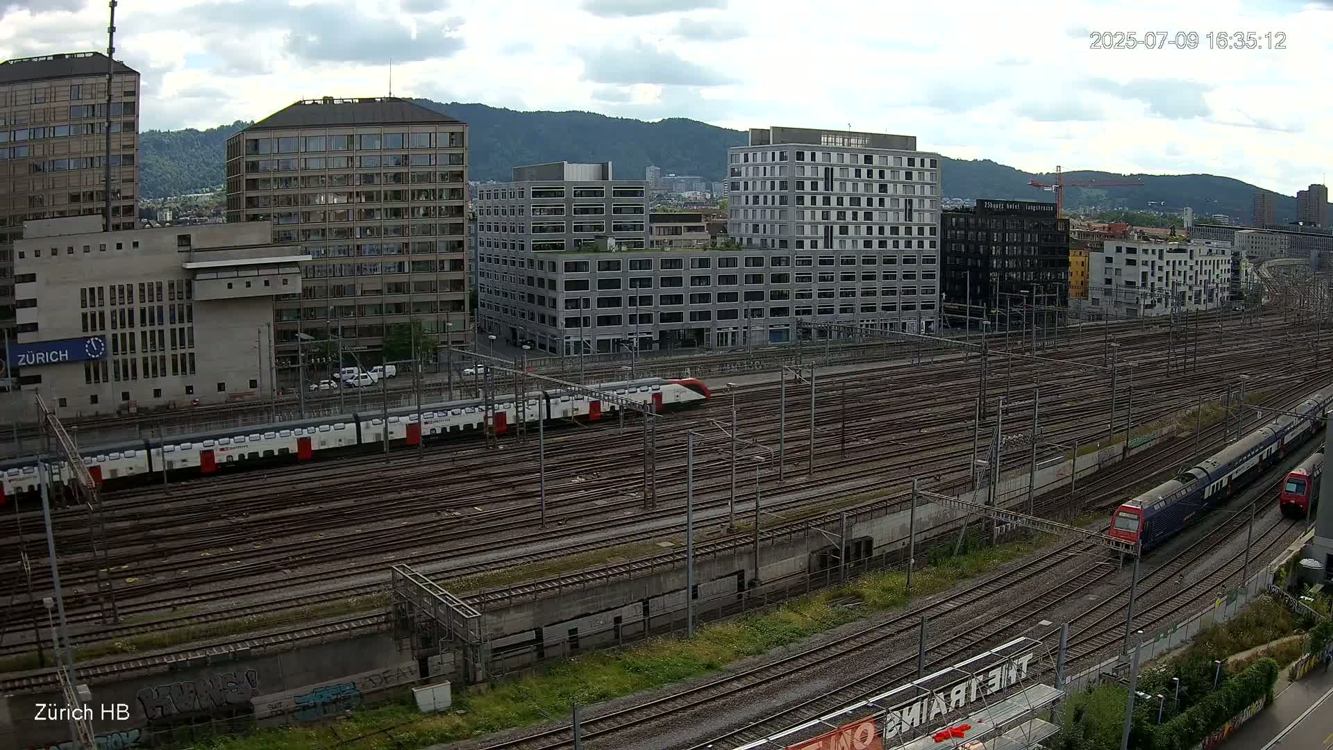 Zurich City & Zürich HB Main Train Station Live Cam - (Kreis 4)Aussersihl, Zurich, Switzerland