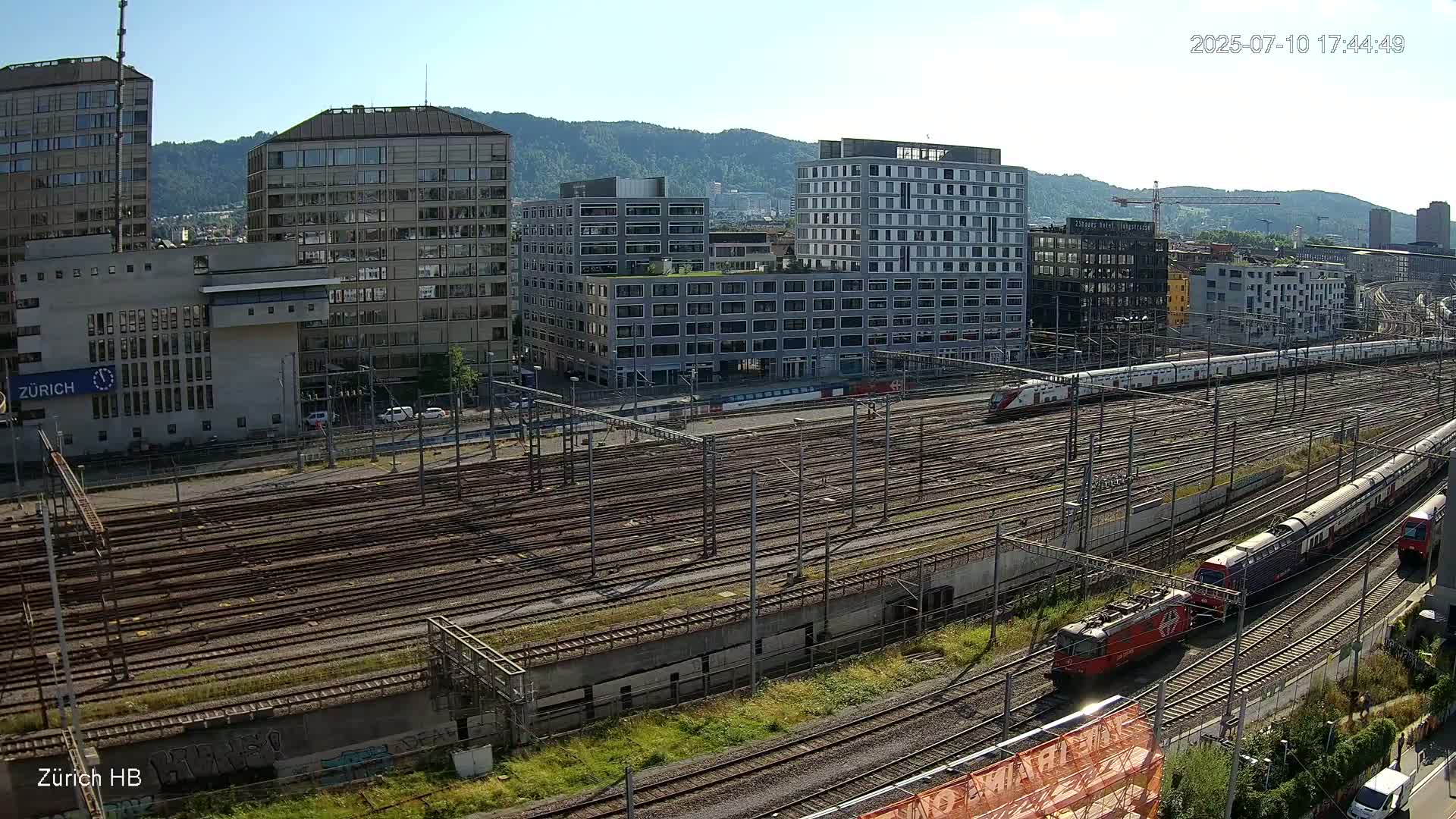 Zurich City & Zürich HB Main Train Station Live Cam - (Kreis 4)Aussersihl, Zurich, Switzerland