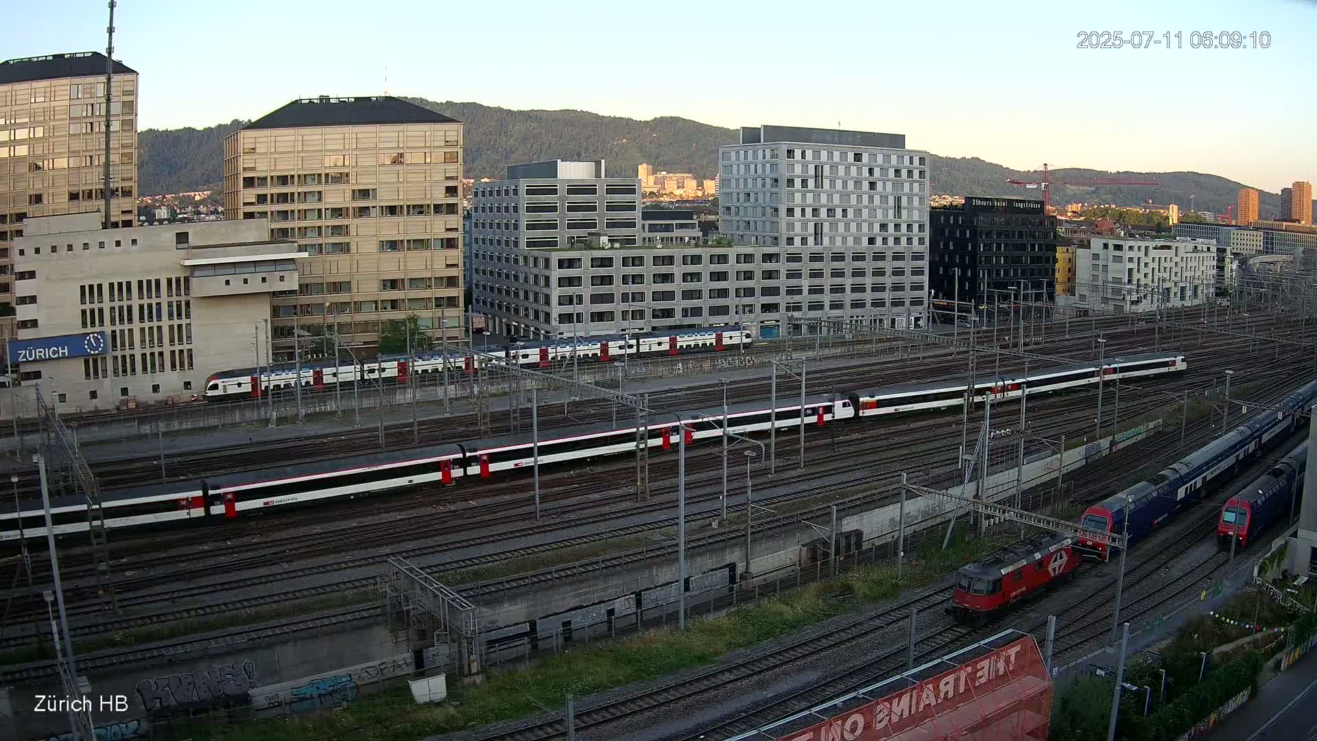 Zurich City & Zürich HB Main Train Station Live Cam - (Kreis 4)Aussersihl, Zurich, Switzerland
