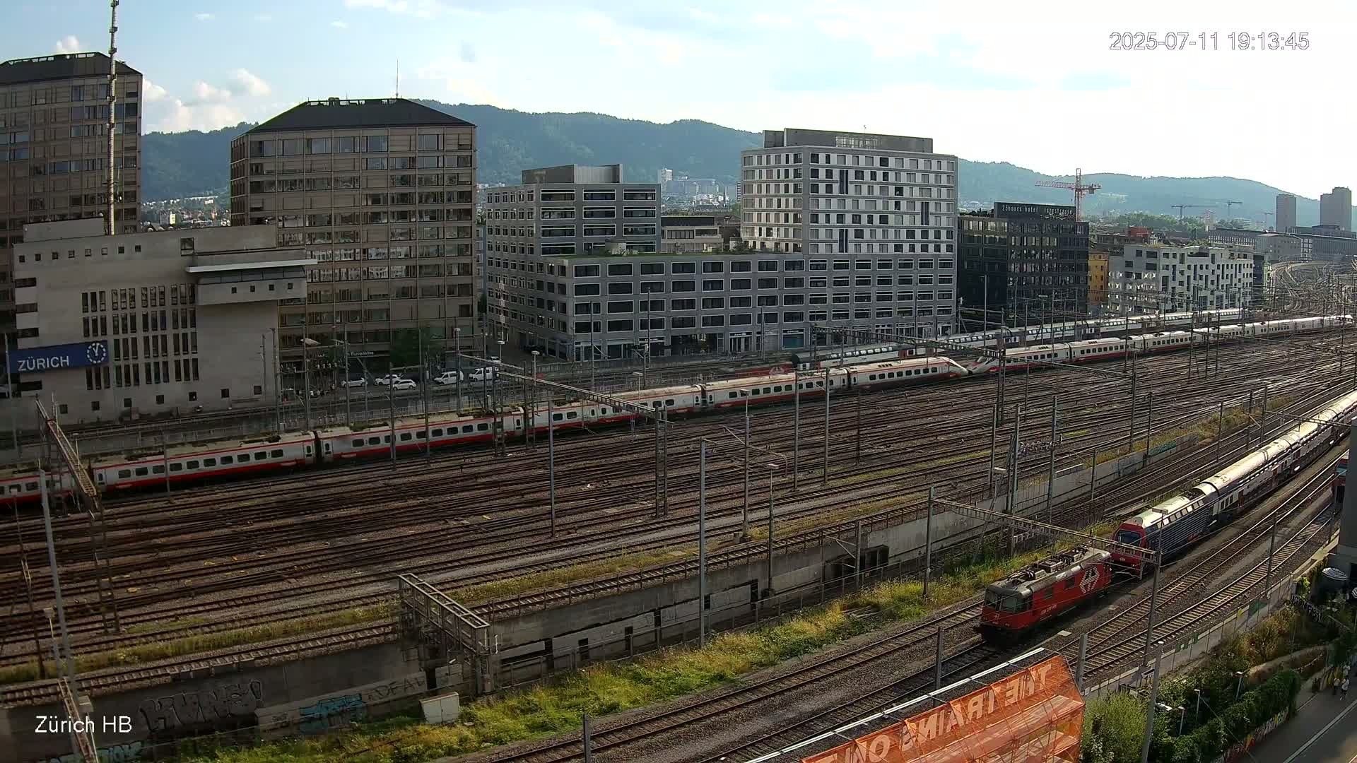 Zurich City & Zürich HB Main Train Station Live Cam - (Kreis 4)Aussersihl, Zurich, Switzerland