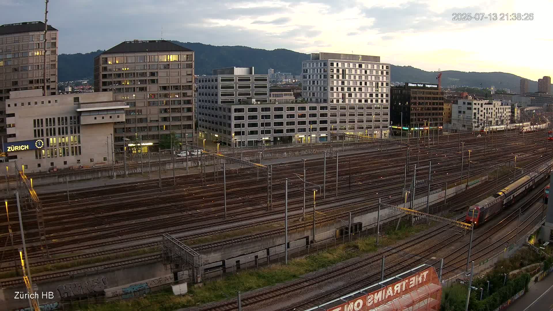 Zurich City & Zürich HB Main Train Station Live Cam - (Kreis 4)Aussersihl, Zurich, Switzerland