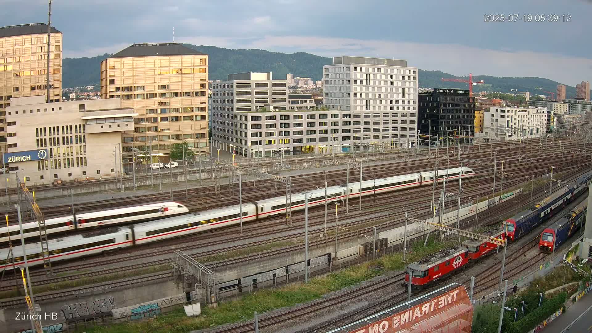 Zurich City & Zürich HB Main Train Station Live Cam - (Kreis 4)Aussersihl, Zurich, Switzerland