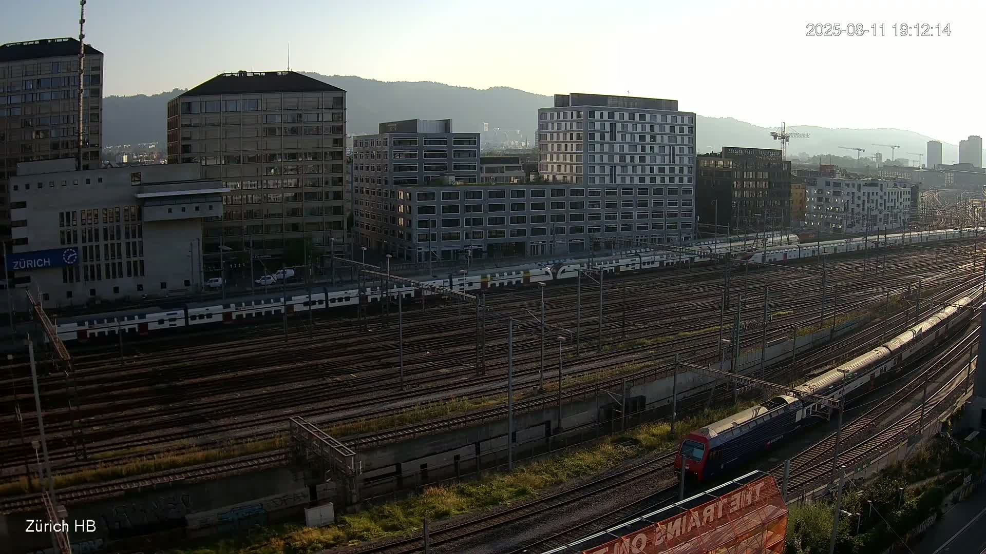 Zurich City & Zürich HB Main Train Station Live Cam - (Kreis 4)Aussersihl, Zurich, Switzerland