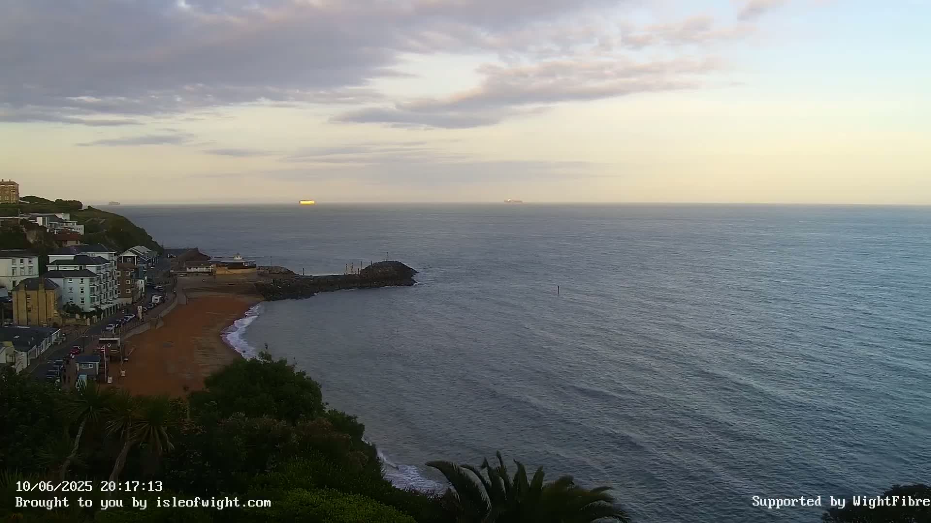 Ventnor Beach Live Cam - Ventnor, Isle of Wight, South East, England, United Kingdom