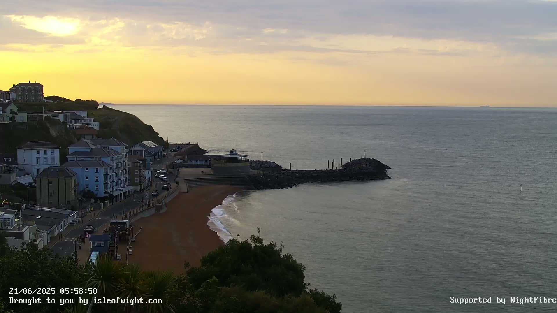 Ventnor Beach Live Cam - Ventnor, Isle of Wight, South East, England, United Kingdom