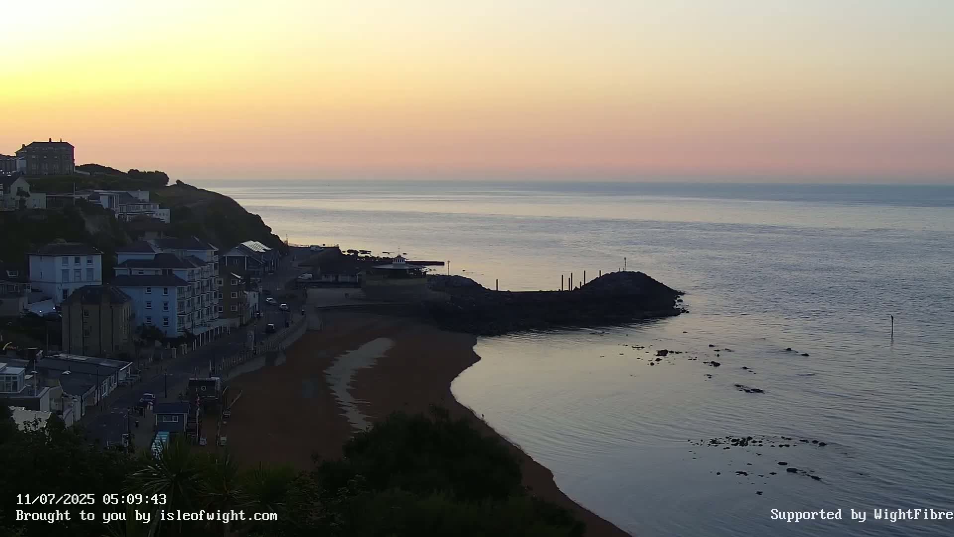 Ventnor Beach Live Cam - Ventnor, Isle of Wight, South East, England, United Kingdom