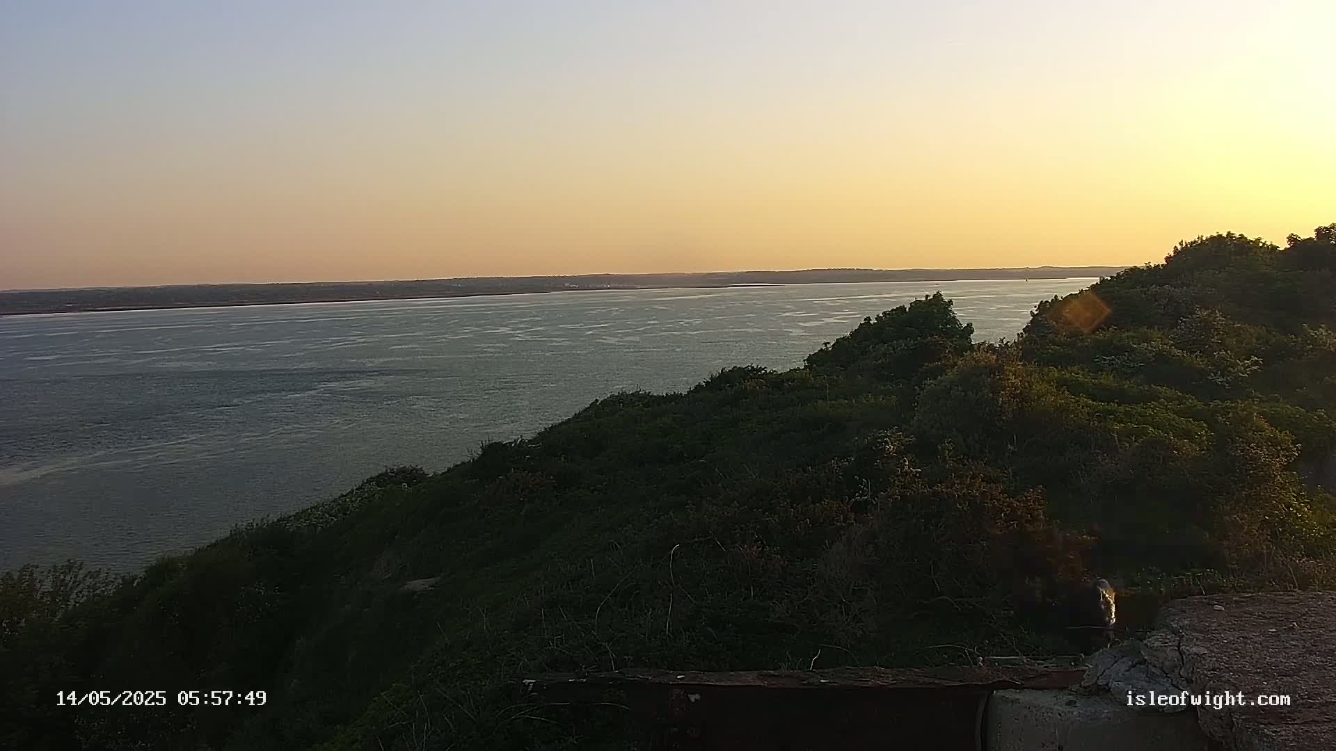 Freshwater, Colwell Bay, Hurst Castle & Hurst Point Lighthouse Live Cam - Freshwater, Isle of Wight, South East, England, United Kingdom