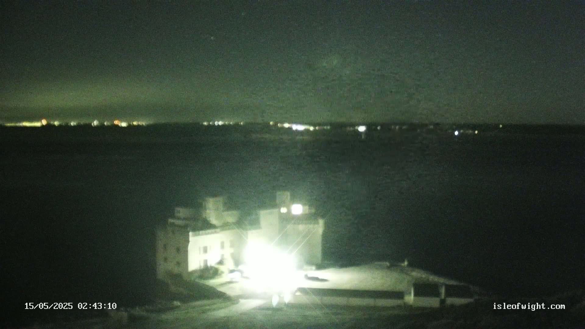 Freshwater, Colwell Bay, Hurst Castle & Hurst Point Lighthouse Live Cam - Freshwater, Isle of Wight, South East, England, United Kingdom