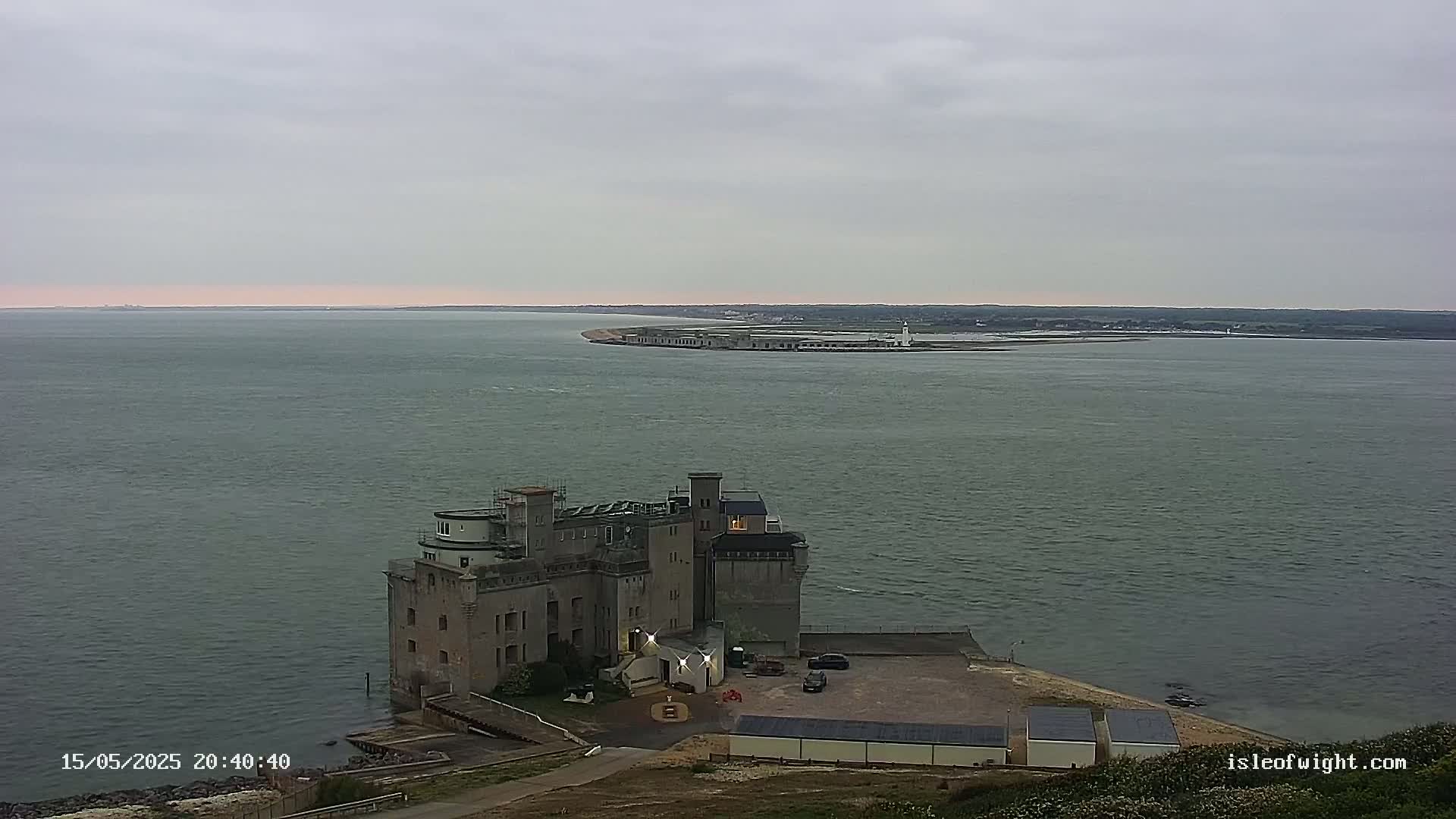 Freshwater, Colwell Bay, Hurst Castle & Hurst Point Lighthouse Live Cam - Freshwater, Isle of Wight, South East, England, United Kingdom