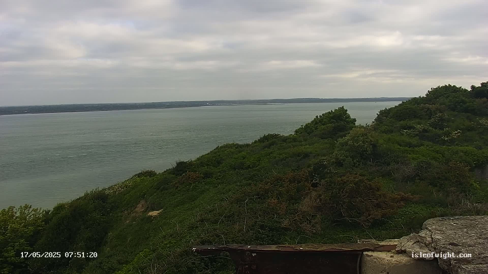 Freshwater, Colwell Bay, Hurst Castle & Hurst Point Lighthouse Live Cam - Freshwater, Isle of Wight, South East, England, United Kingdom