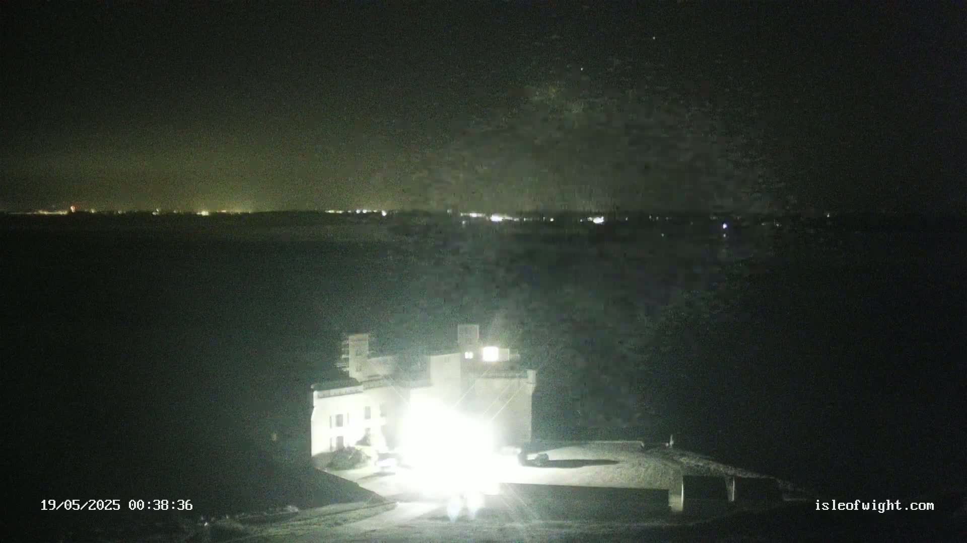 Freshwater, Colwell Bay, Hurst Castle & Hurst Point Lighthouse Live Cam - Freshwater, Isle of Wight, South East, England, United Kingdom