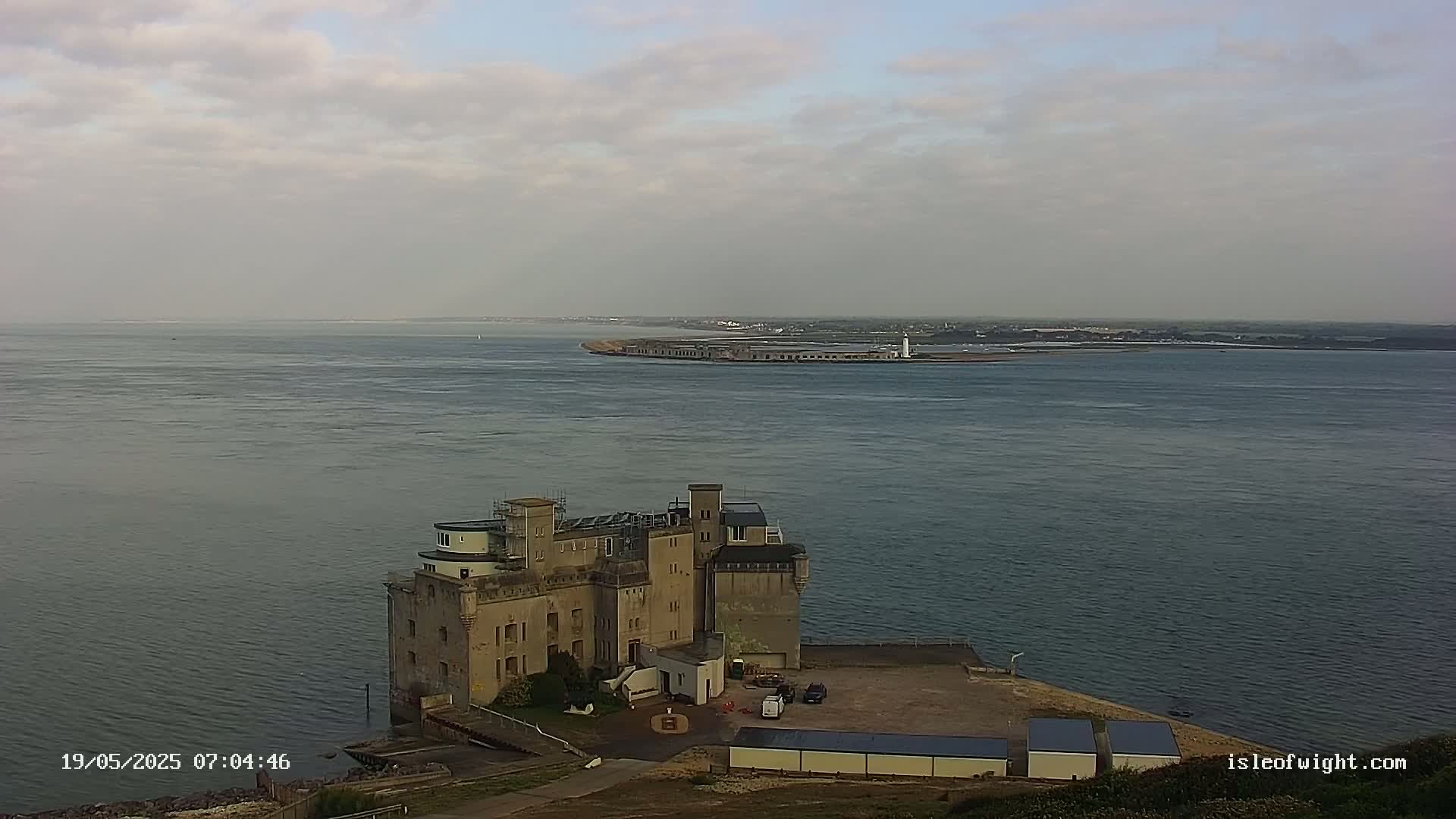 Freshwater, Colwell Bay, Hurst Castle & Hurst Point Lighthouse Live Cam - Freshwater, Isle of Wight, South East, England, United Kingdom