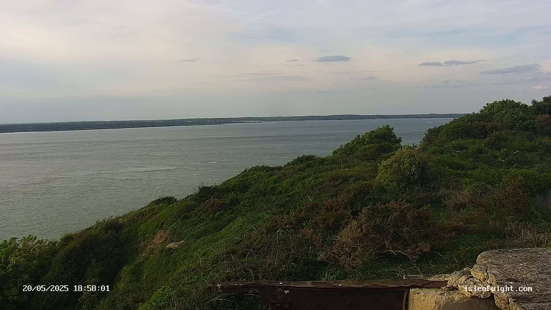 Freshwater, Colwell Bay, Hurst Castle & Hurst Point Lighthouse Live Cam - Freshwater, Isle of Wight, South East, England, United Kingdom