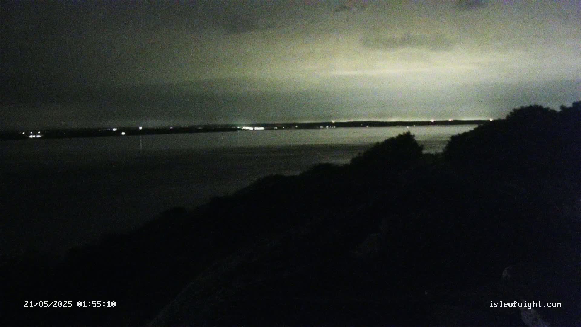 Freshwater, Colwell Bay, Hurst Castle & Hurst Point Lighthouse Live Cam - Freshwater, Isle of Wight, South East, England, United Kingdom